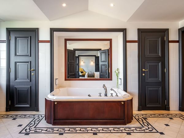 Barsey Suite Bath