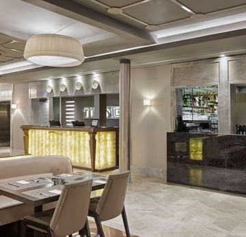 Modern interior with elegant decor and bar counter in Lobby Bar at Titanic Comfort Mitte