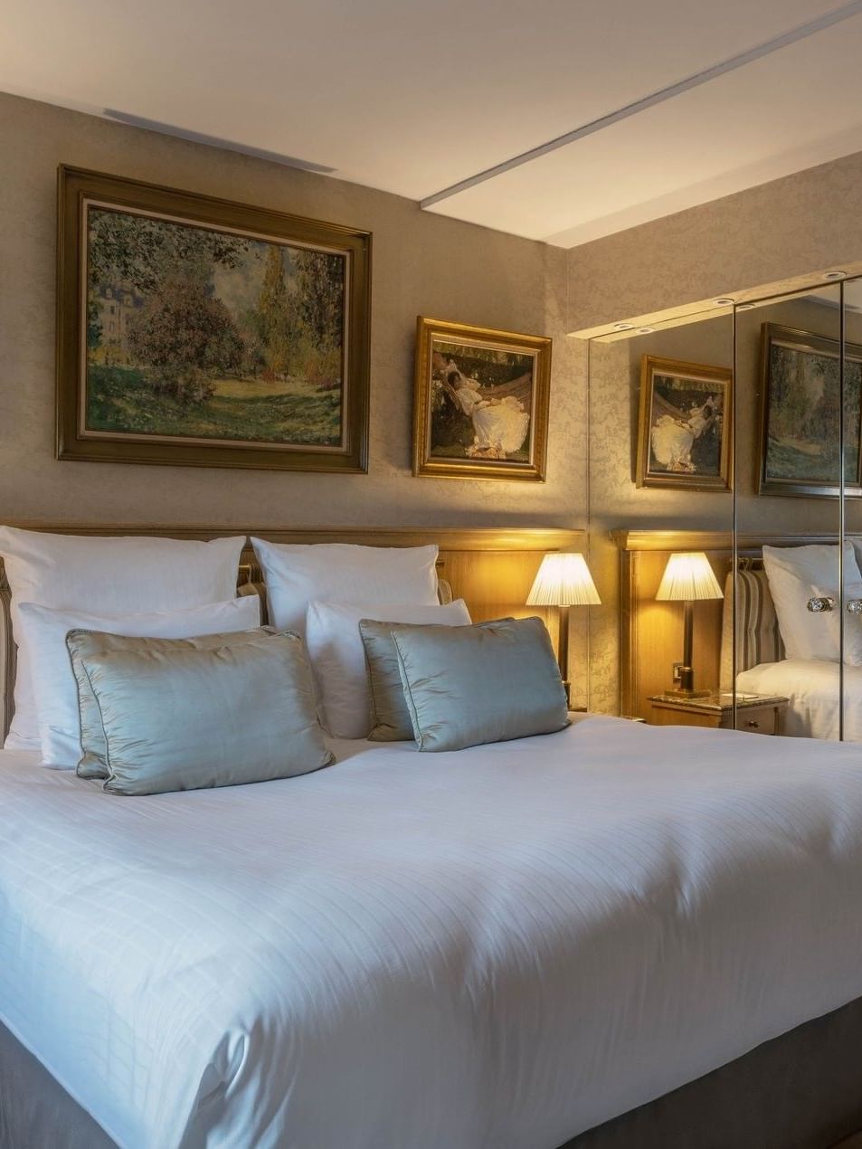 Royal Suite with a bed and a side table set near a mirrored wall at Warwick Grand Place Brussels