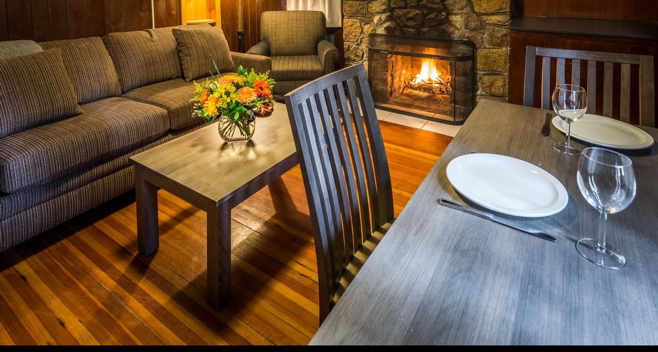 Tekarra Lodge - Cabin Dining Table