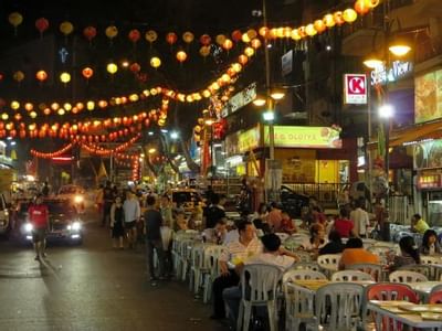 Street Food at Jalan Alor in Kuala Lumpur near Sunway Putra