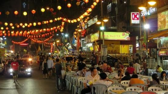 Street Food at Jalan Alor in Kuala Lumpur near Sunway Putra