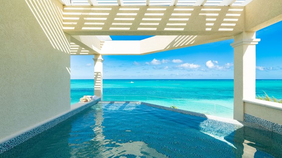 Three Bedroom Beachfront Penthouse Suite with Skypool | Windsong Resort ...