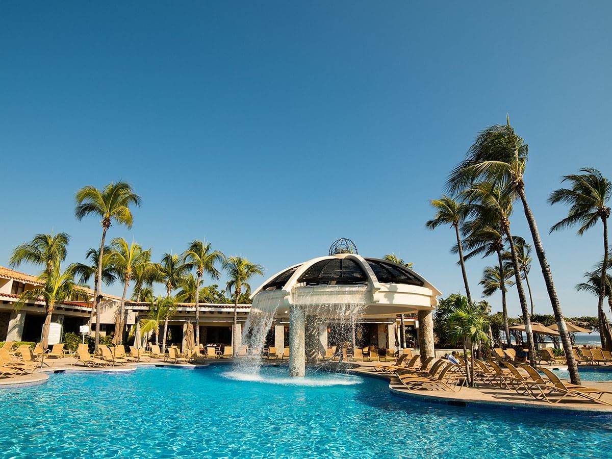 Outdoor pool with fountain at Pierre Mundo Imperial
