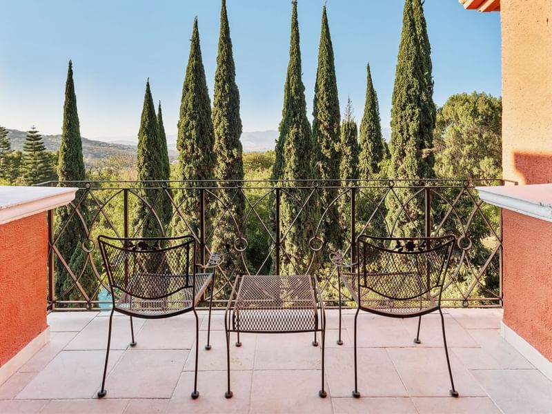 Balcony with a wrought-iron table and chairs in Mountain View, 1 King at Fiesta Americana