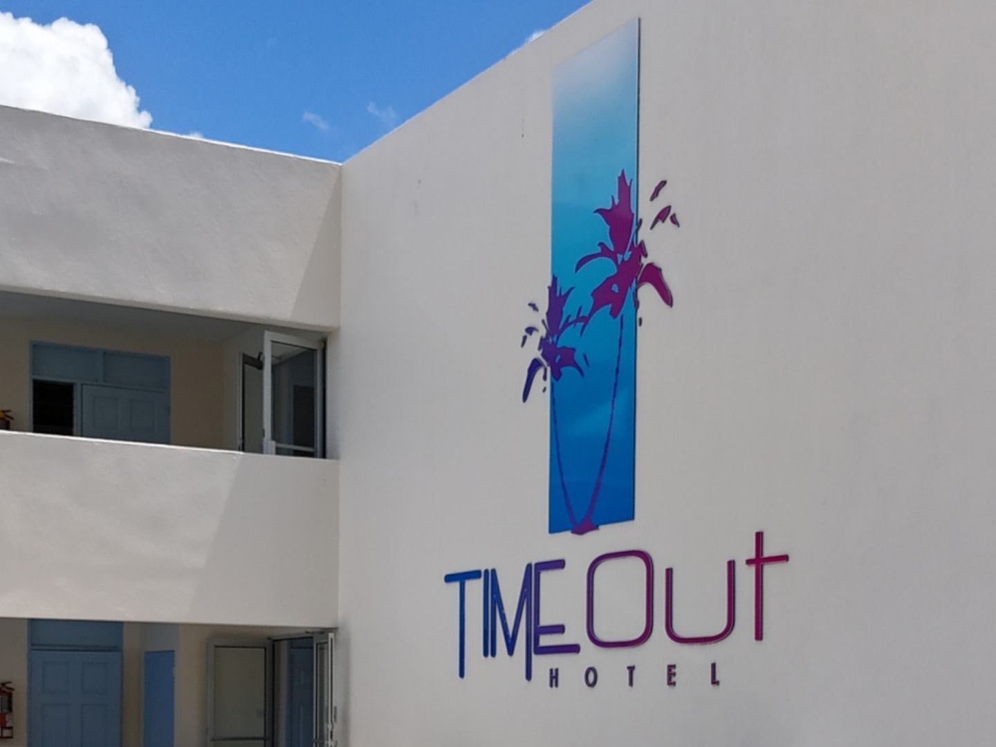 Exterior Time Out Hotel Barbados (12)