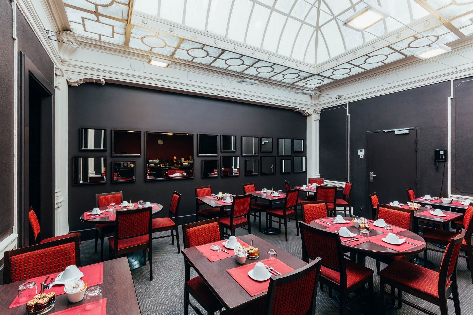 Espace repas dans un restaurant à Escale Oceania Marseille