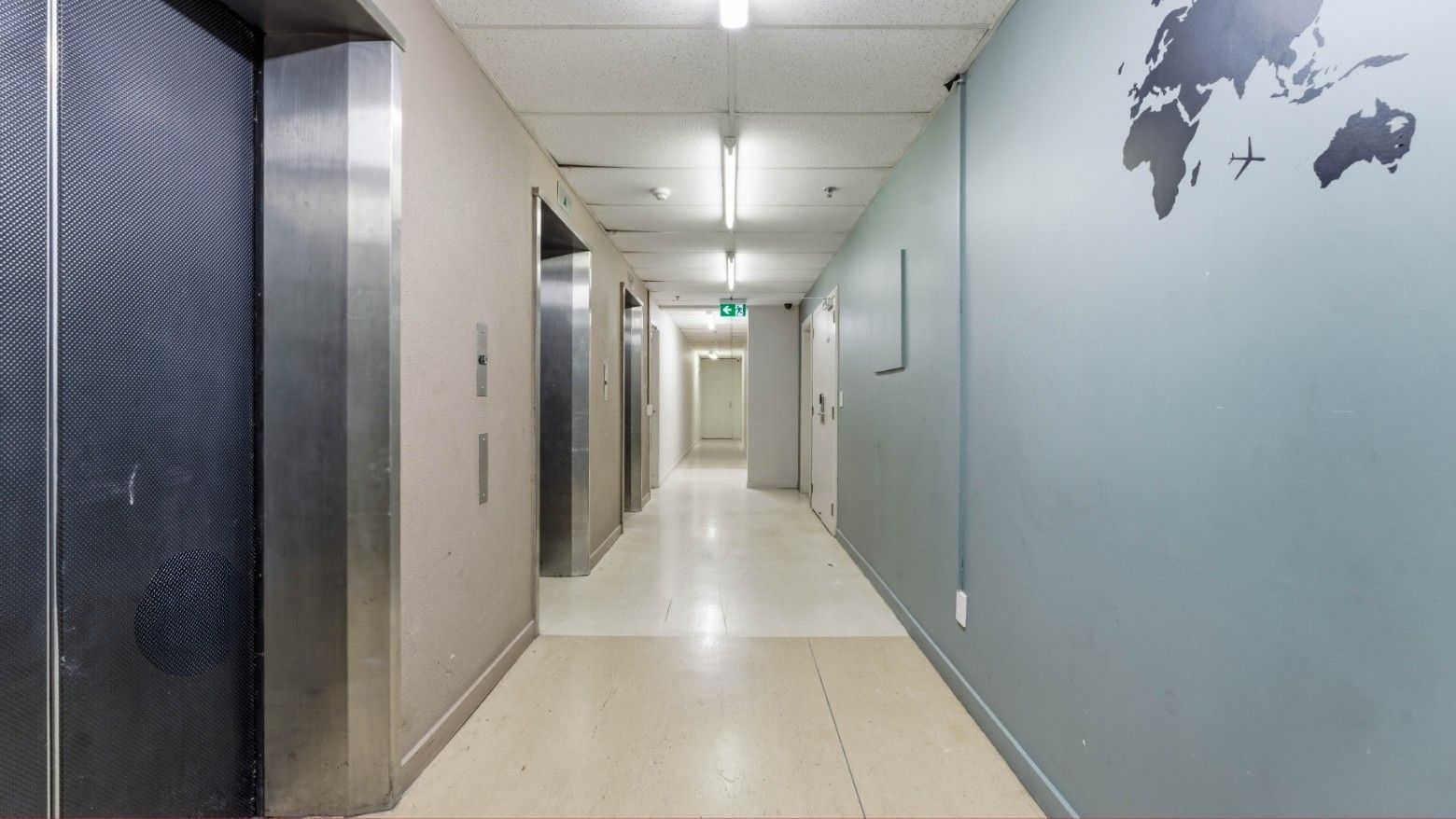 Hallway with elevators and world map at UniLodge Stafford House.