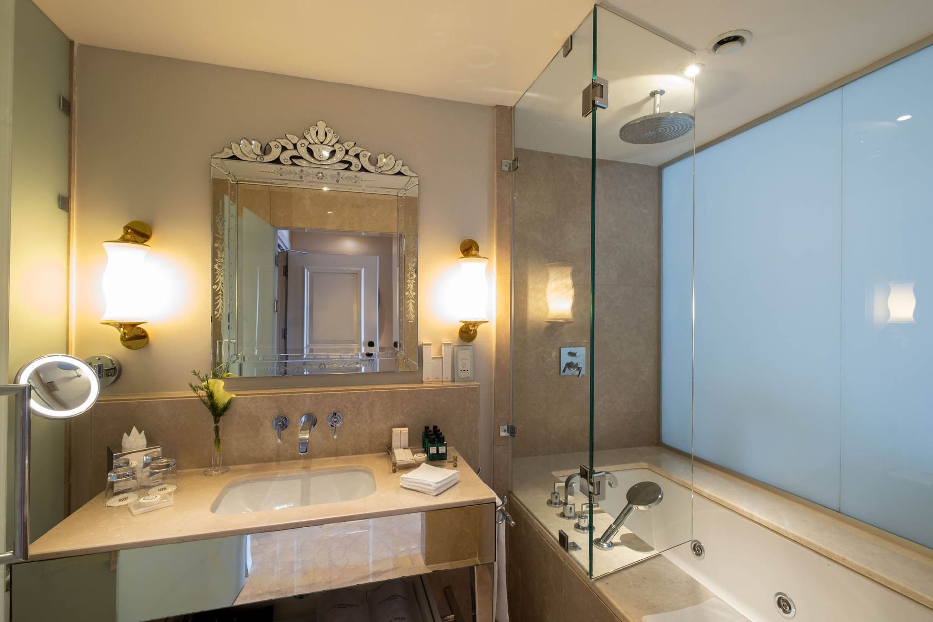 Evergreen Area dining space with wooden tables and chairs, surrounded by lush green at CVK Park Bosphorus Hotel Istanbul