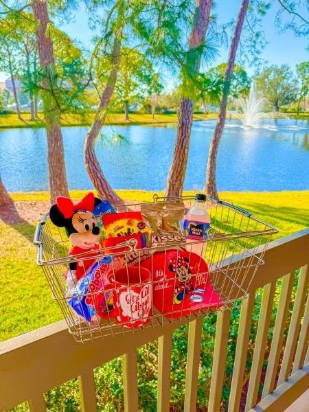 A Valentine's Day-themed gift arrangement at Rosen Inn Lake Buena Vista, a budget-friendly hotel close to Walt Disney World.