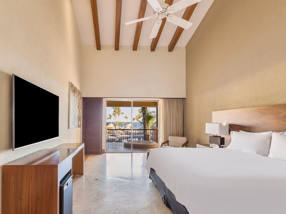 King bed in the Presidential Suite at Grand Fiesta Americana