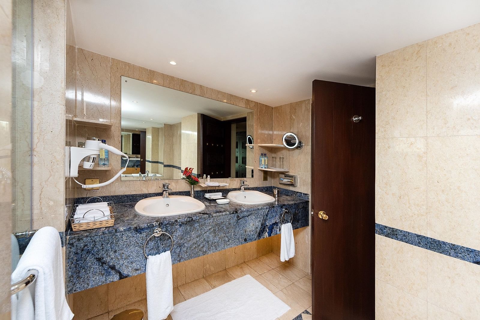 Lamu Suite Bathroom at Nairobi Serena Hotel