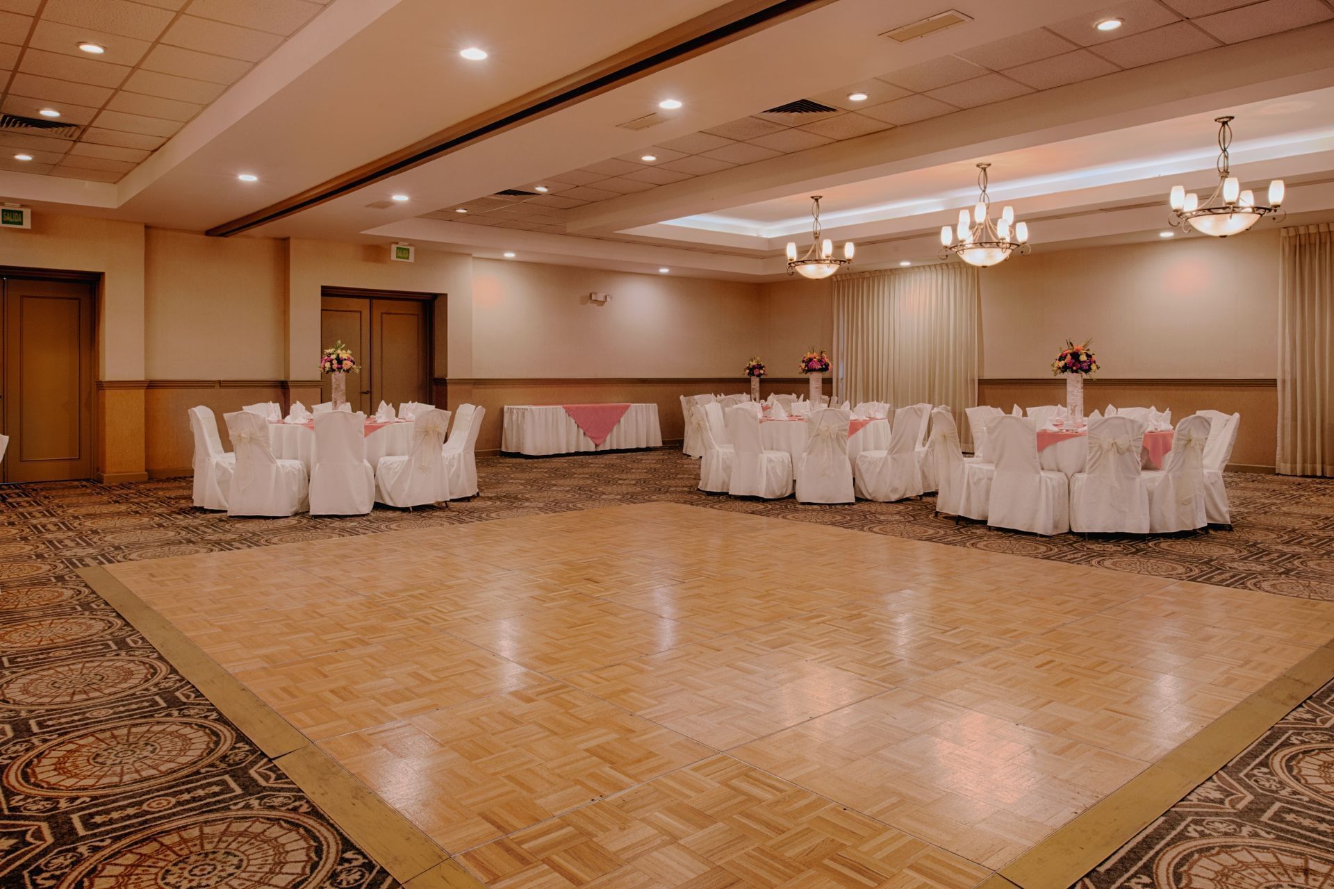 Dancing floor & tables in Loretto Hall at Araiza Hotel Palmira