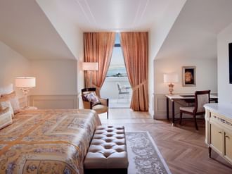 Premier Versace Club Room City View bedroom at Palazzo Versace