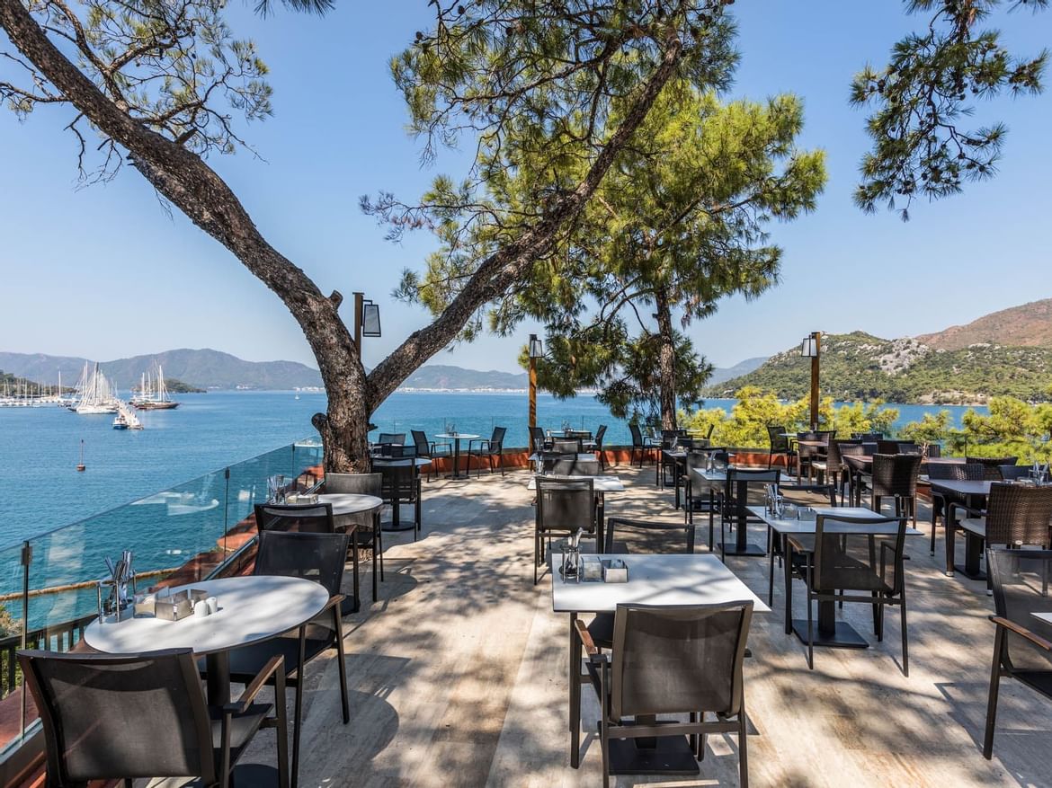 Marmaris Bay Resort'ta düzenlenmiş açık yemek alanı