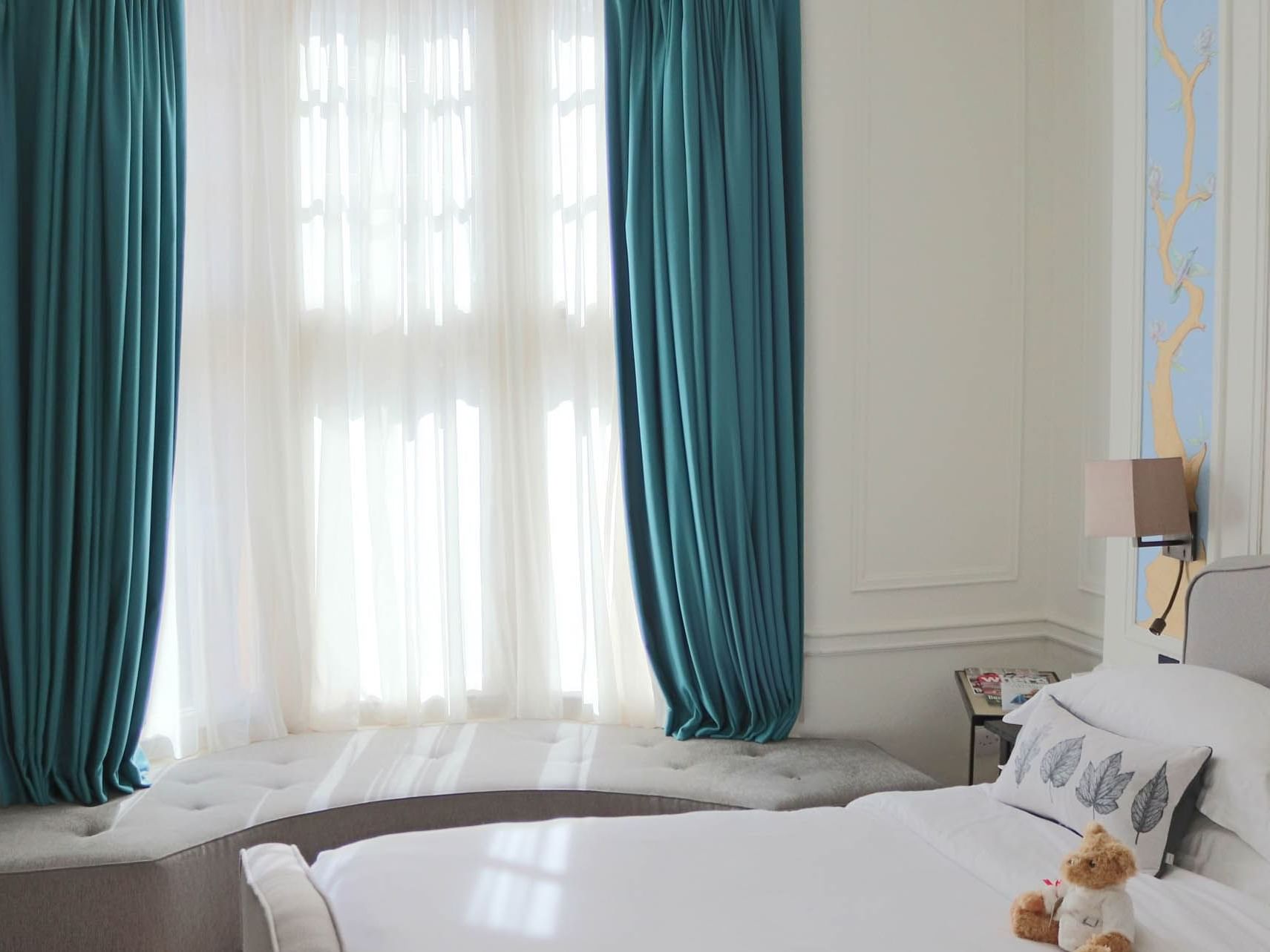 Club room with window seat at Sloane Square Hotel