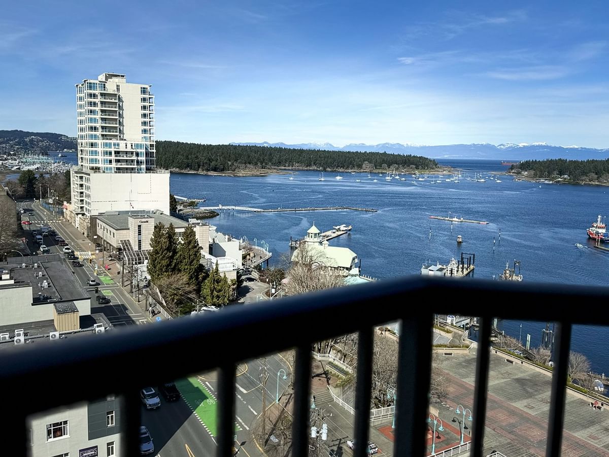Hotel guestroom with views of Nanaimo Harbour