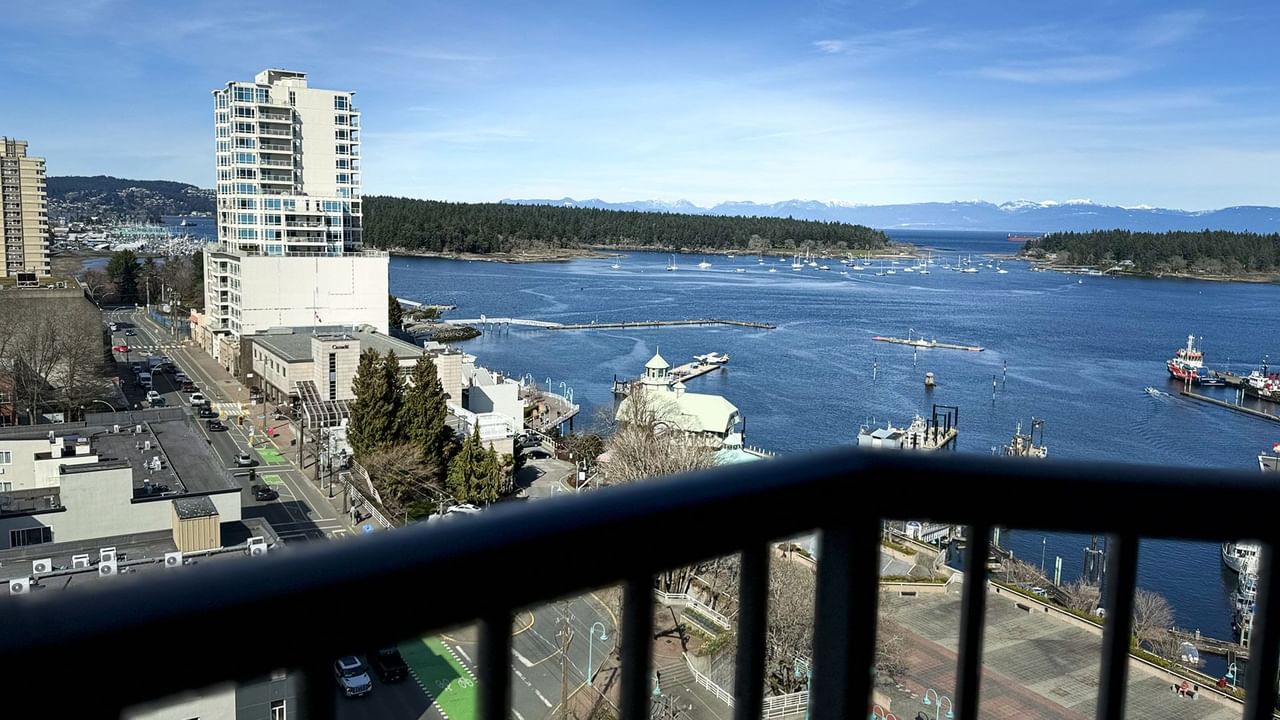 Hotel guestroom with views of Nanaimo Harbour