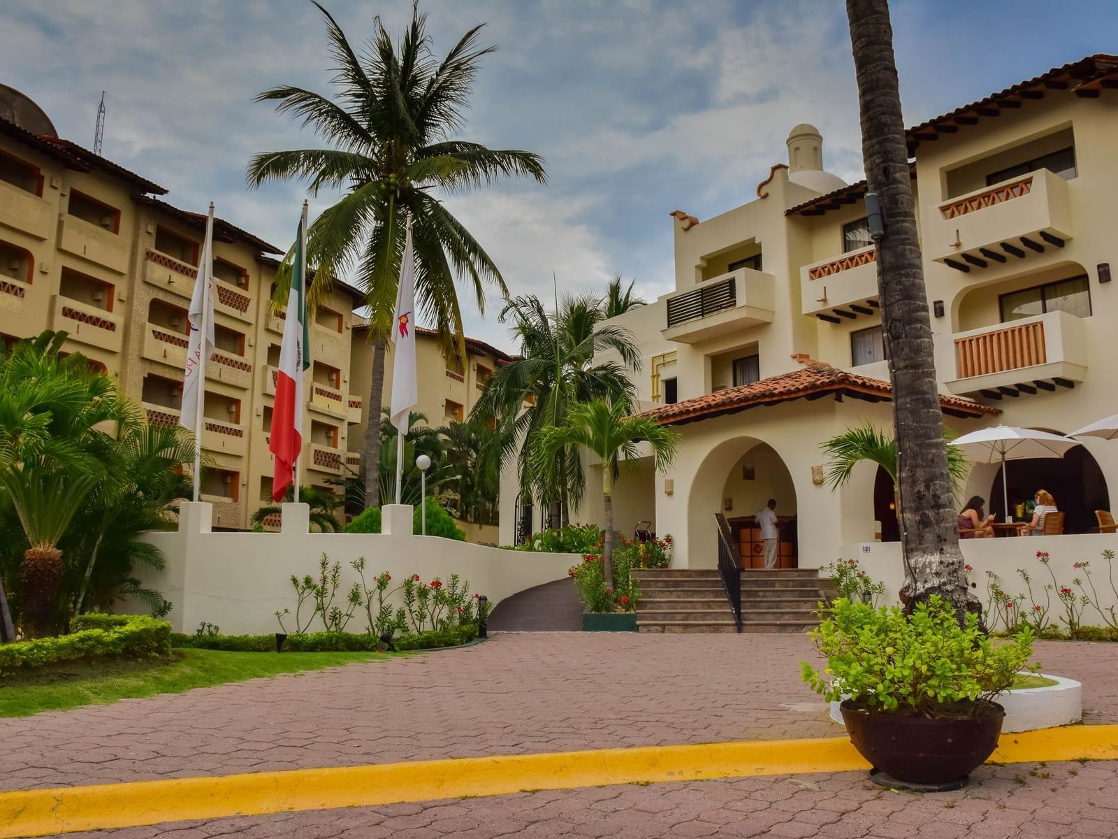 Plaza Pelicanos Grand Beach Resort - Guadalajara Plaza Hotels