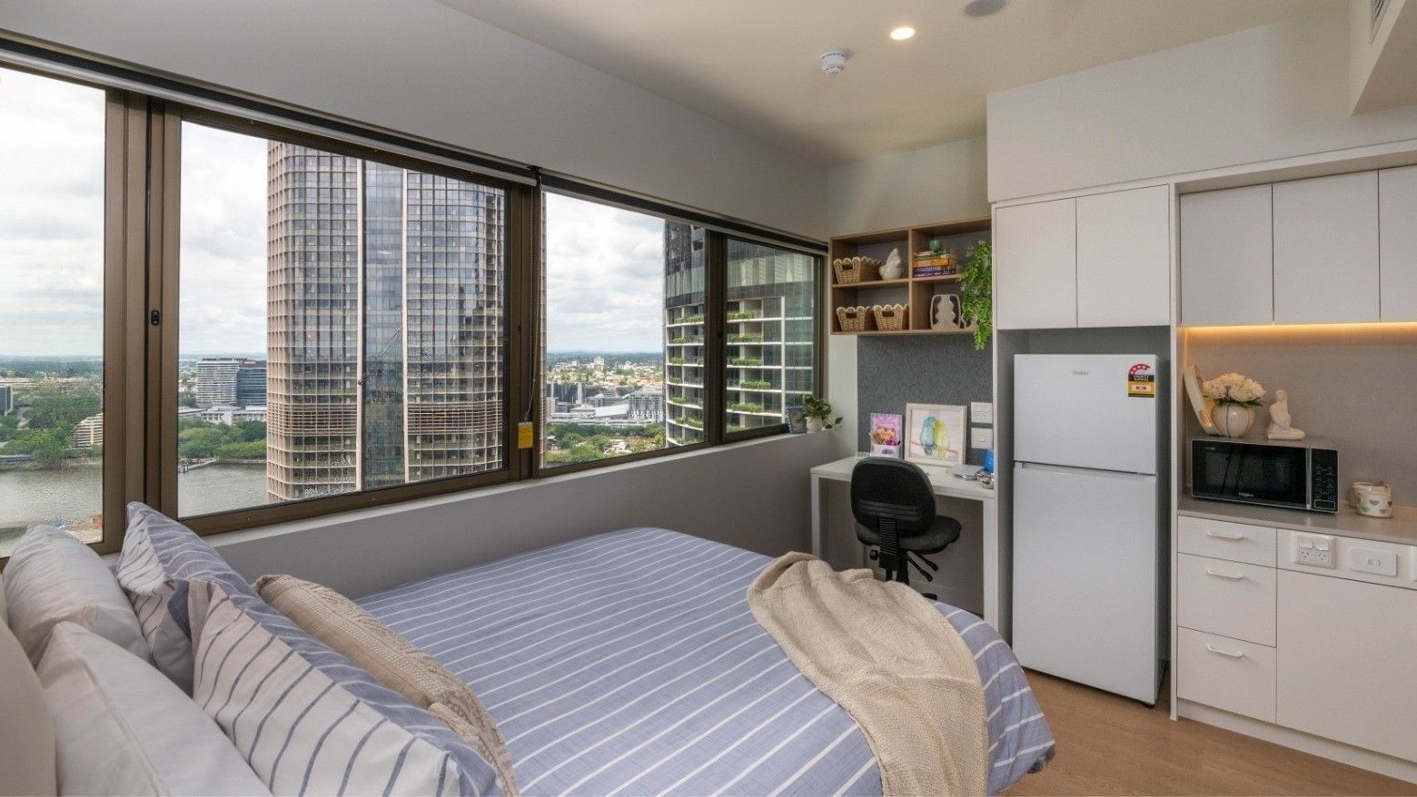 UniLodge Brisbane City - Studio Adaptable - Queen Bed