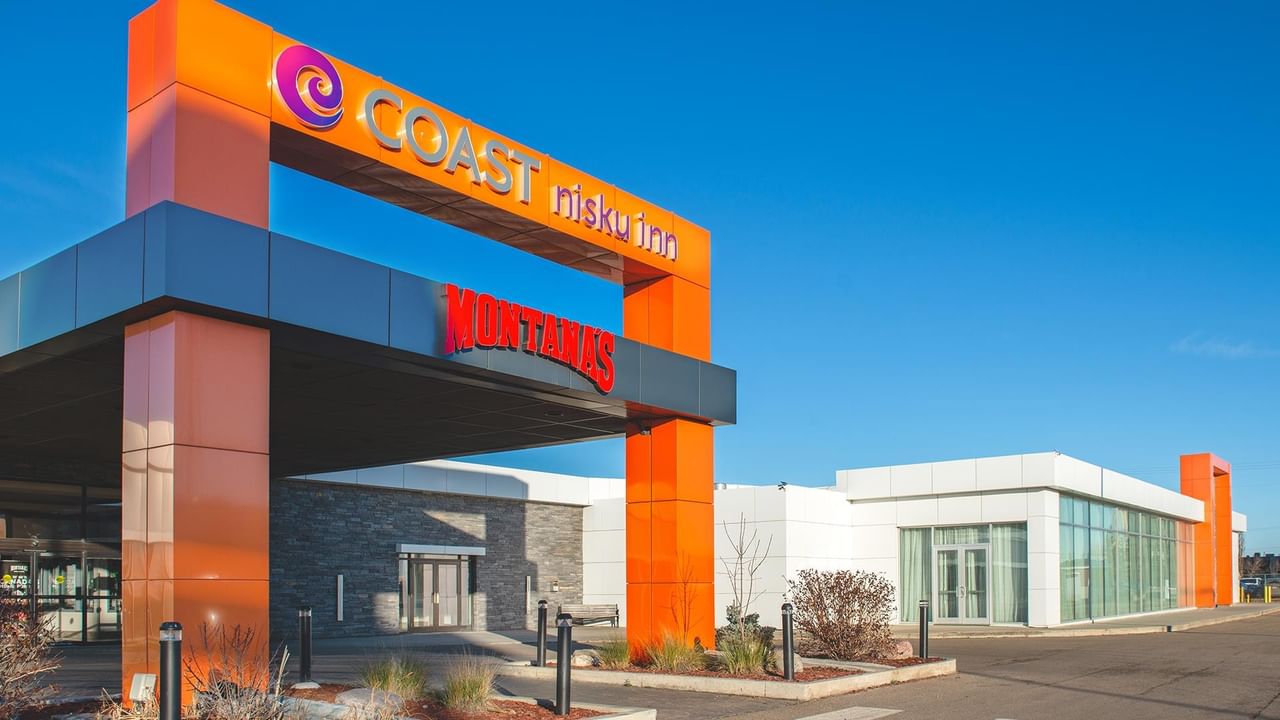Entrance of Coast Nisku Inn & Conference Centre.