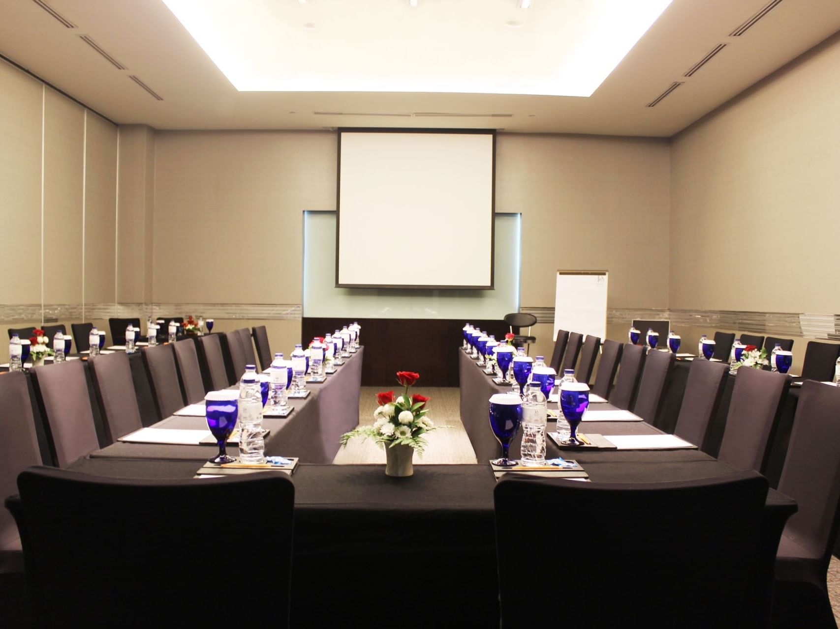 U shape tables arranged with projector screen in Meeting Room at Po Hotel Semarang