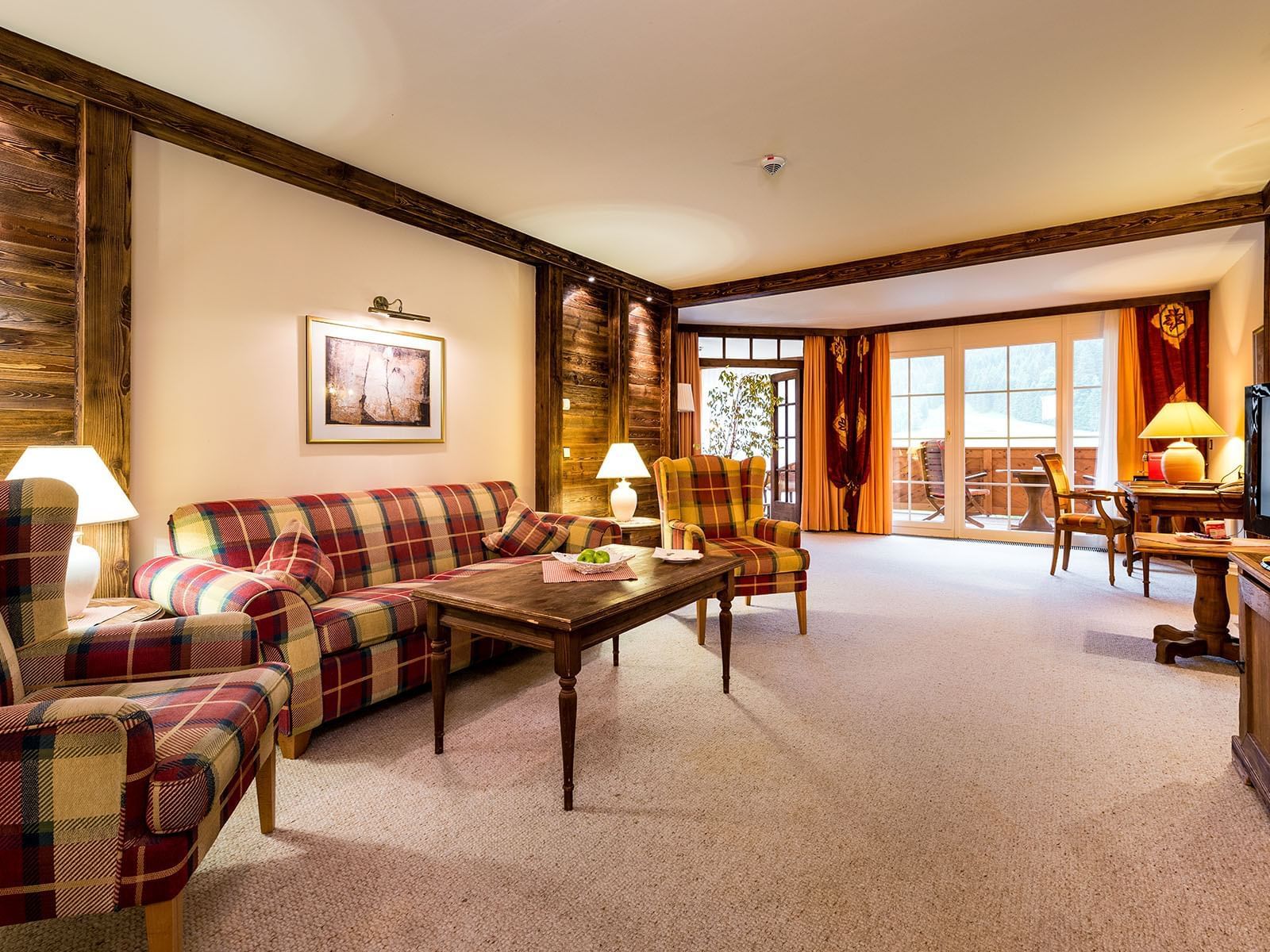Wohnbereich der Komfort-Superior Suite im Wellnesshotel Liebes Rot Flüh, Tannheimer Tal