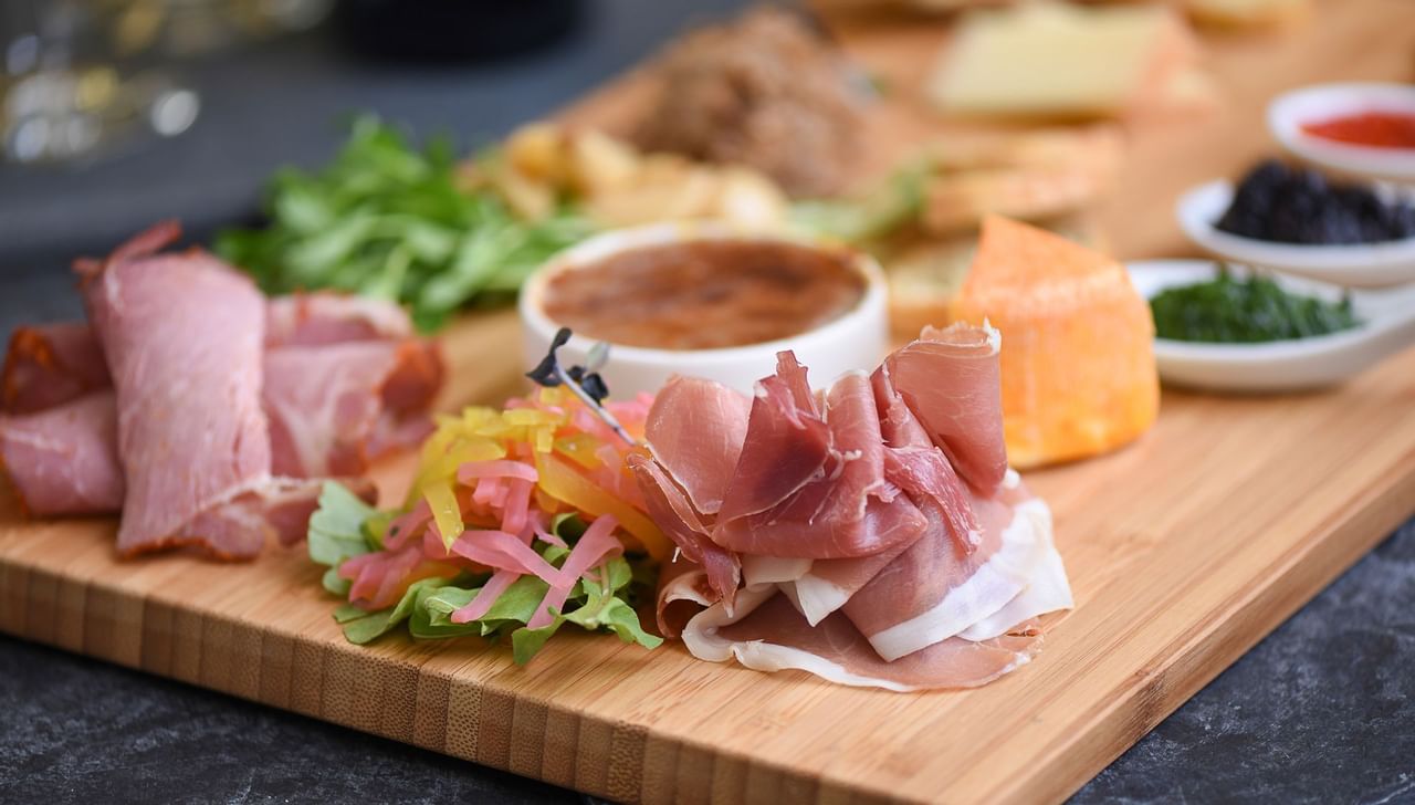 Coast Canmore Hotel & Conference Centre - Dining(1)