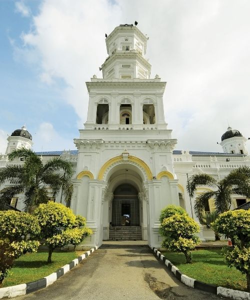 The exterior of Sultan Abu Bakar Mosque near Sunway Hotel Big Box
