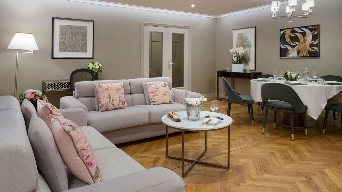 The living room of Privilege Suite at Warwick Reine Astrid - Lyon