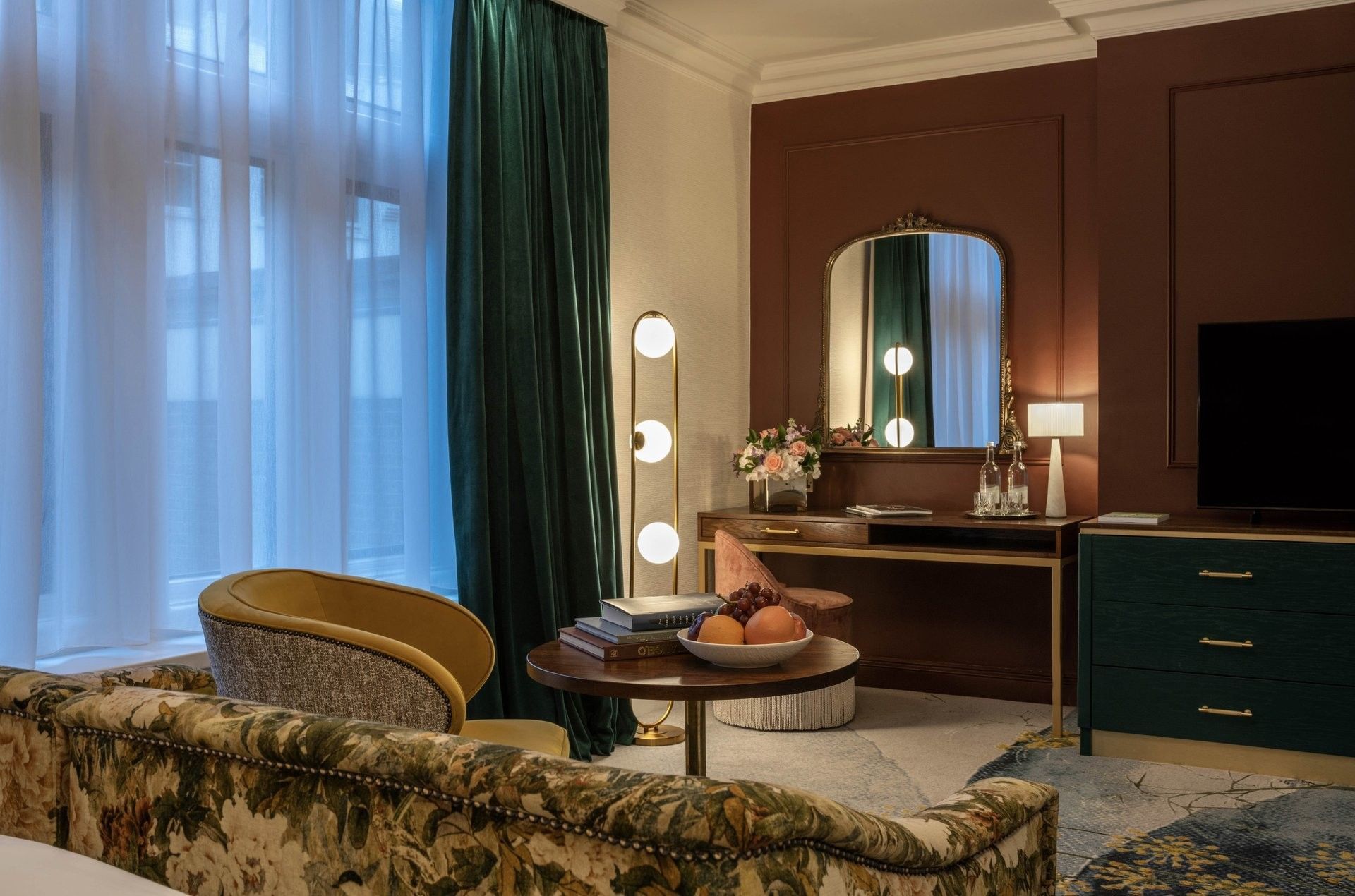 Bed with couch and table near window in Executive King Twin at The Capital Hotel, Apartments and Townhouse