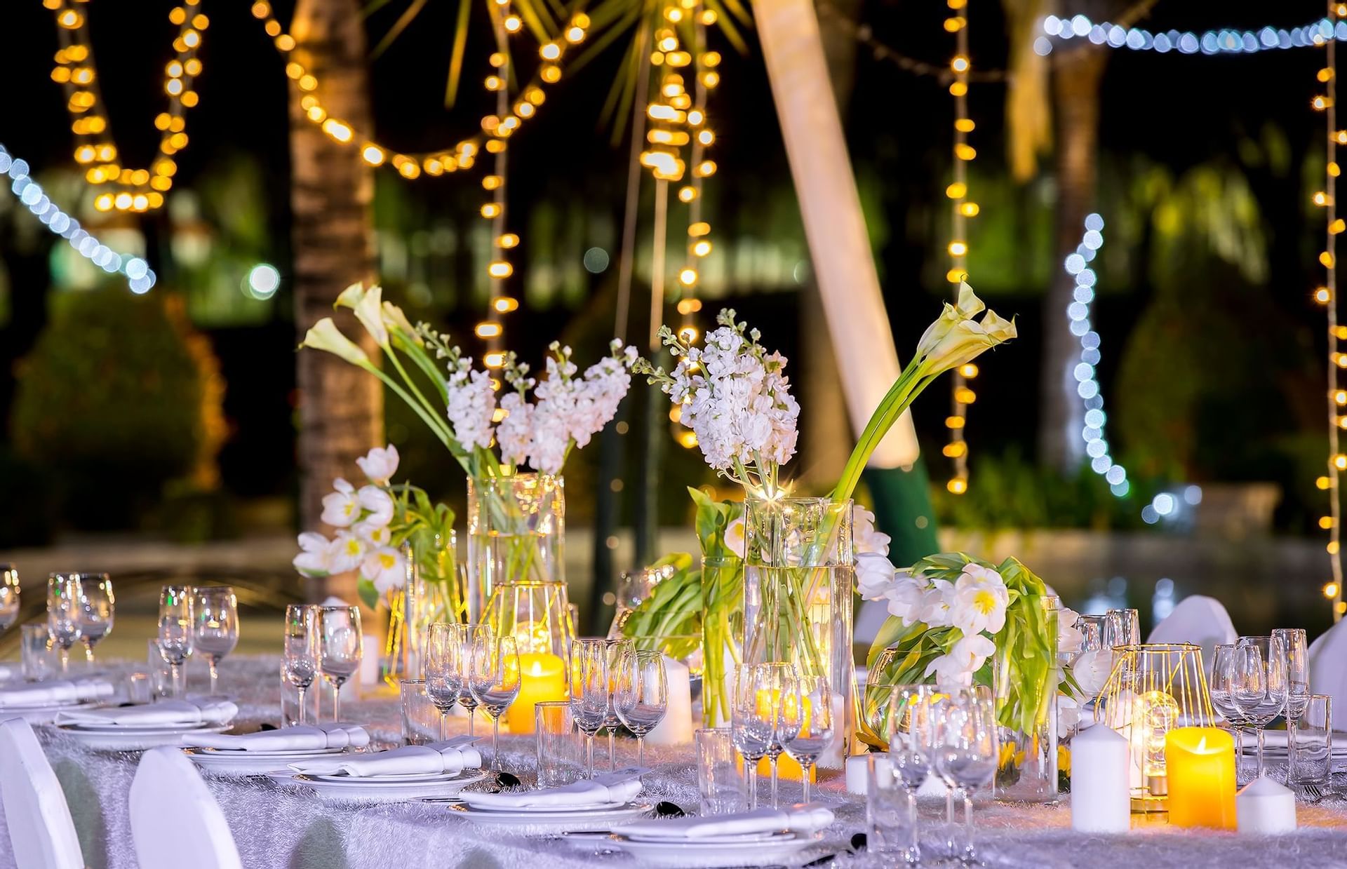 Close-up of an arranged floral table decor for a wedding at Eastin Thana City Golf Resort Bangkok