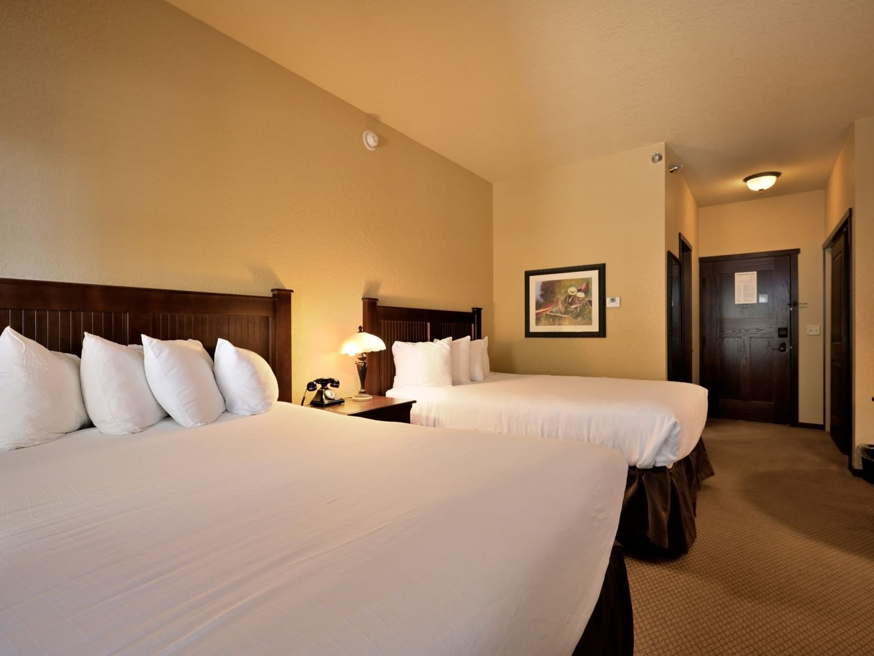 2 Queen Classic Room with queen size beds at Chase on The Lake