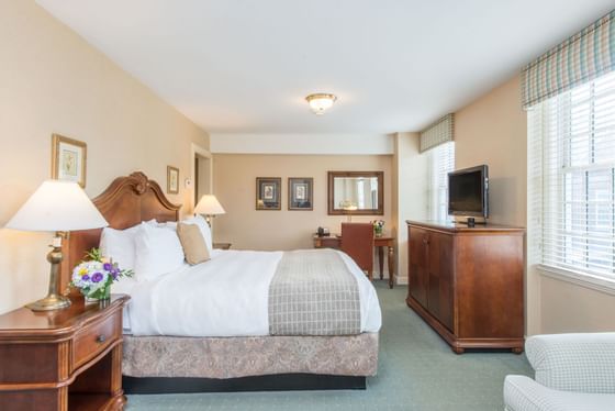 TV & King bed in Classic room at The Exeter Inn