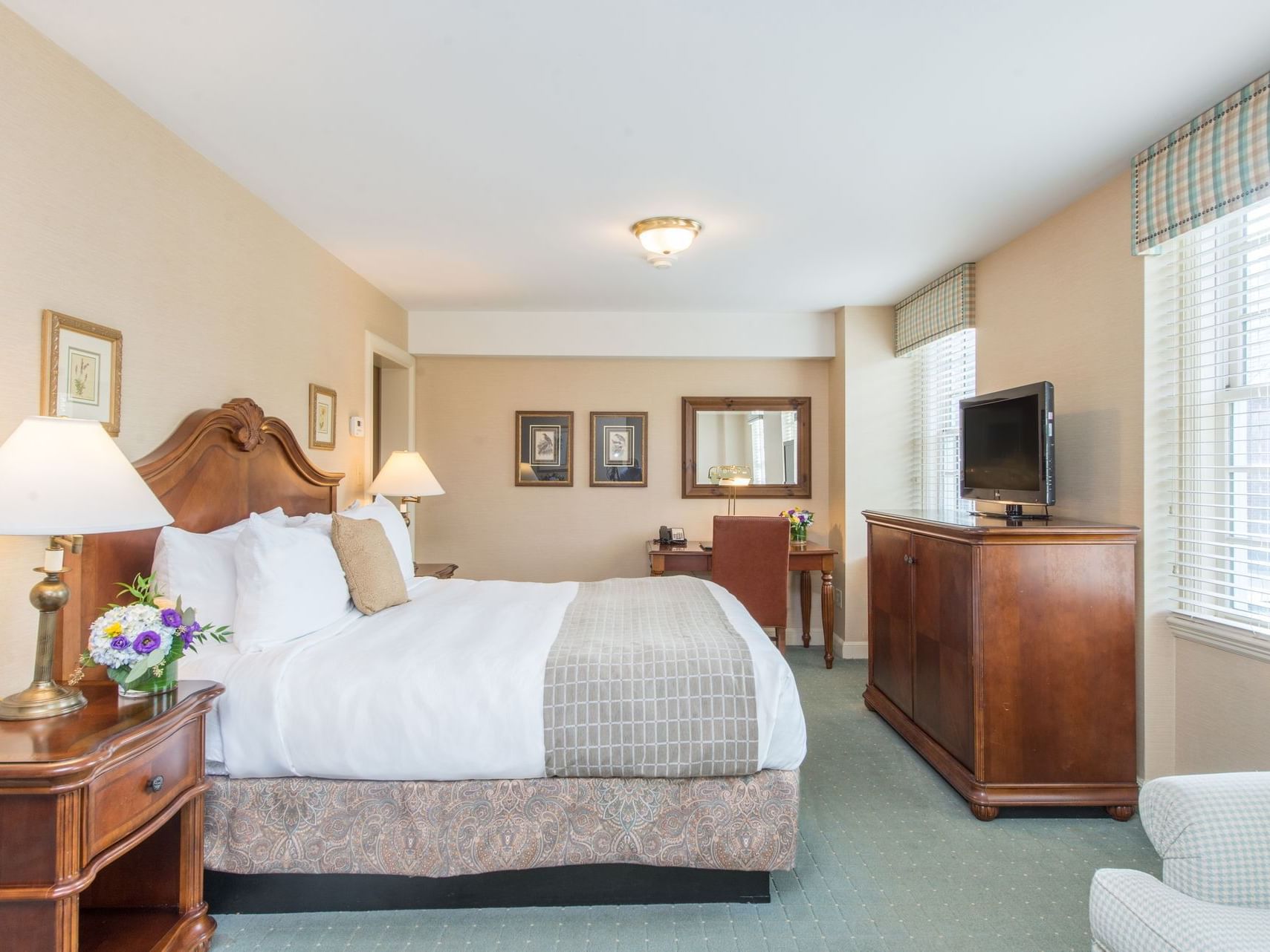 TV & King bed in Classic room at The Exeter Inn