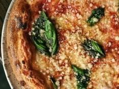 PIZZA MARGHERITA & SOFT DRINK 