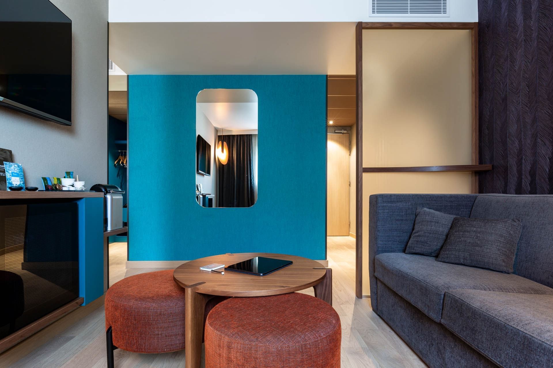 Canapé confortable dans le coin salon, Oceania Paris Porte de Versailles