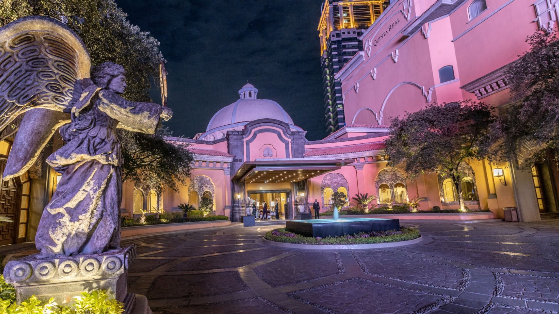 I loved the place,
 by  