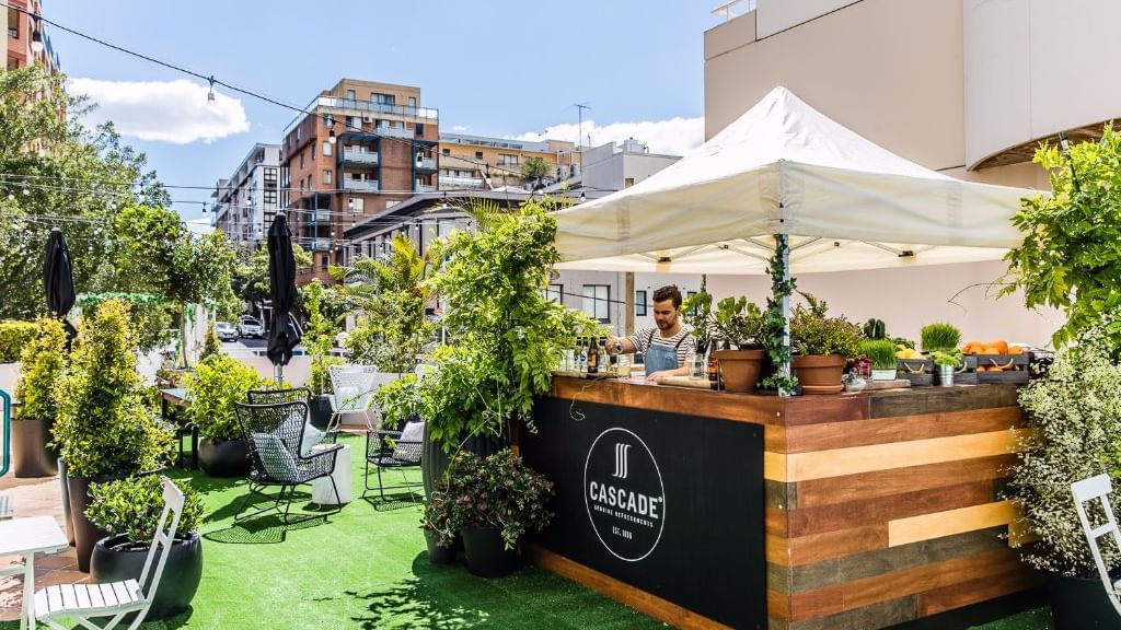 Hunter Garden Bar
