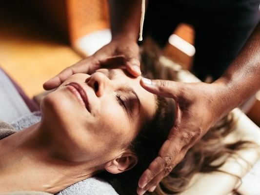 Ayurveda Kopfmassage im Wellnesshotel Liebes Rot Flüh, Tannheimer Tal