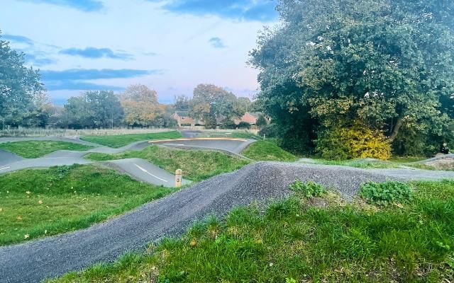 cycle track at goldsworth park lake in woking