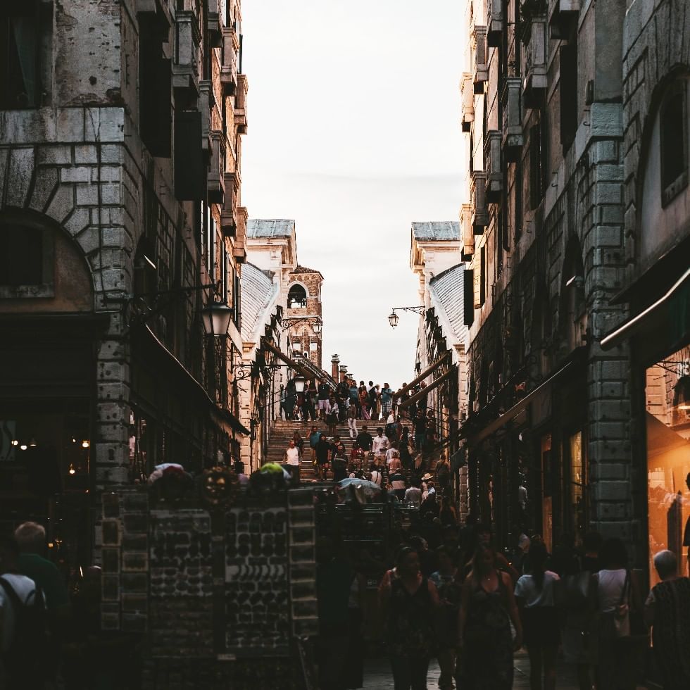 A crowded street in Venice near Falkensteiner Hotels