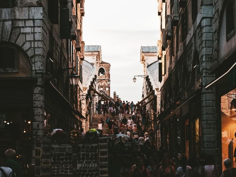 A crowded street in Venice near Falkensteiner Hotels