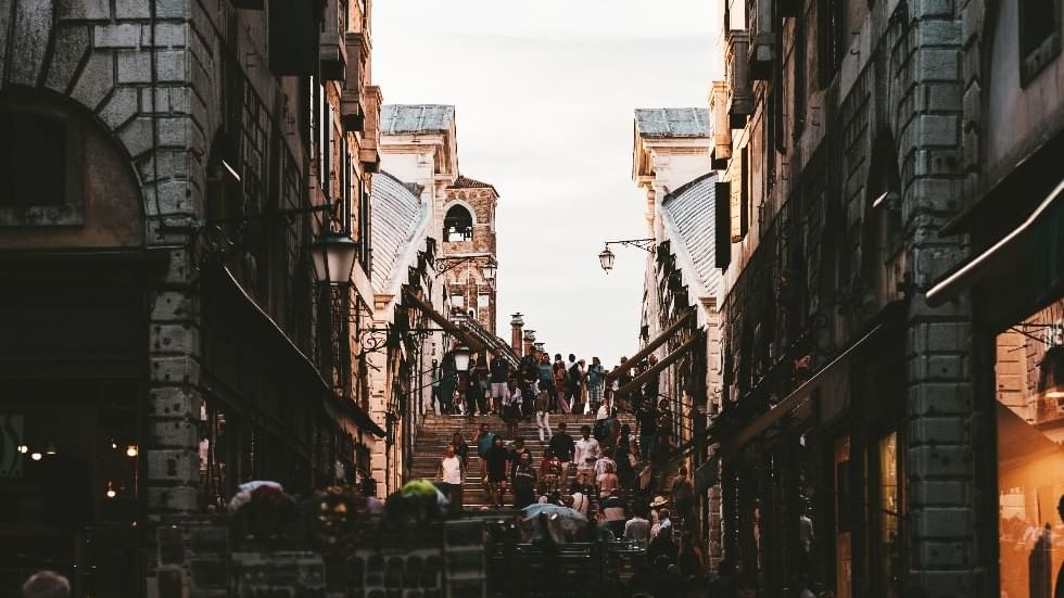 A crowded street in Venice near Falkensteiner Hotels