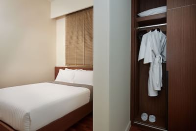 Bed & wardrobe in Executive Suite at Tribeca Serviced Suites
