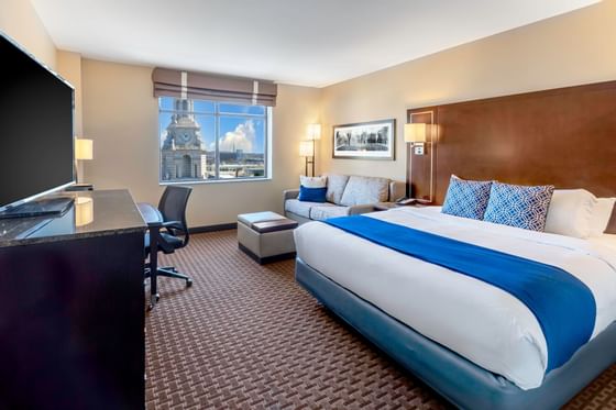 Furniture in a room at New Haven Hotel