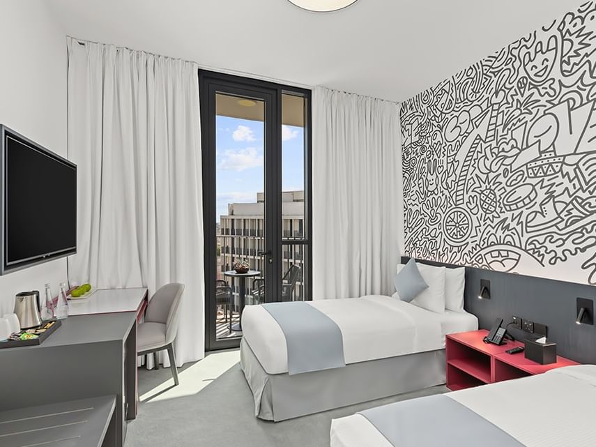 Stylish Twin with Balcony at Nest Hotel