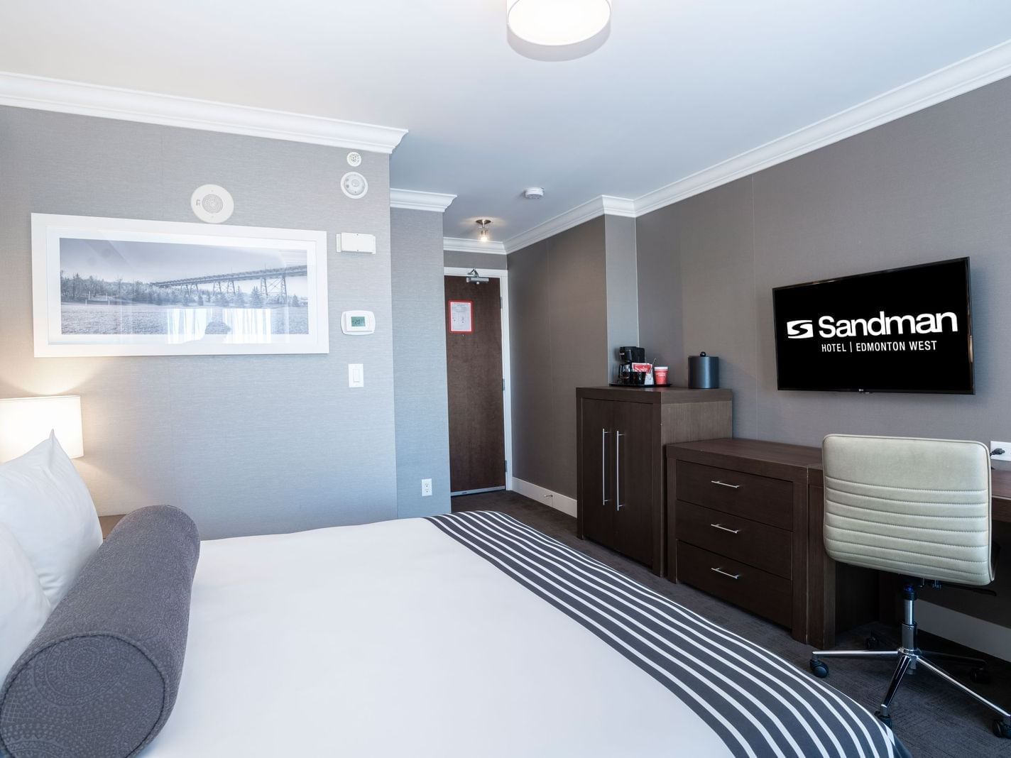 Stay at the Best Hotel by West Edmonton Mall - Sandman Hotel Edmonton West