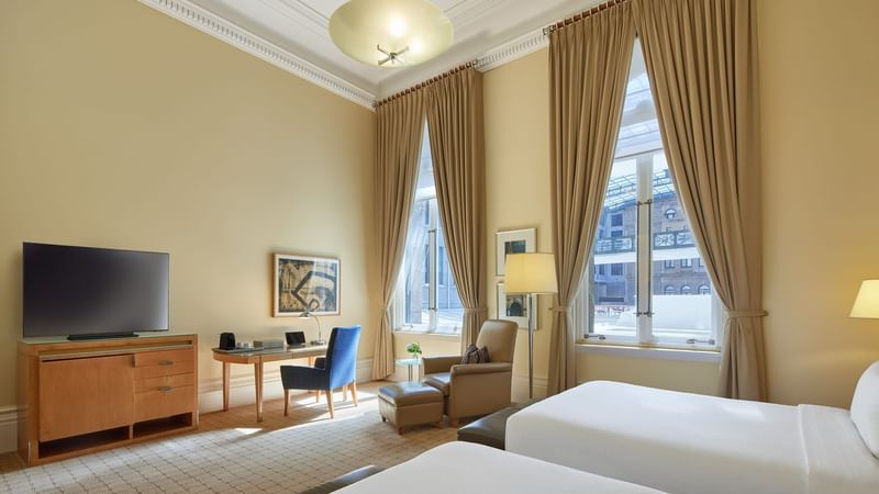 Heritage Deluxe Twin Room with a bed at Fullerton Hotel Sydney
