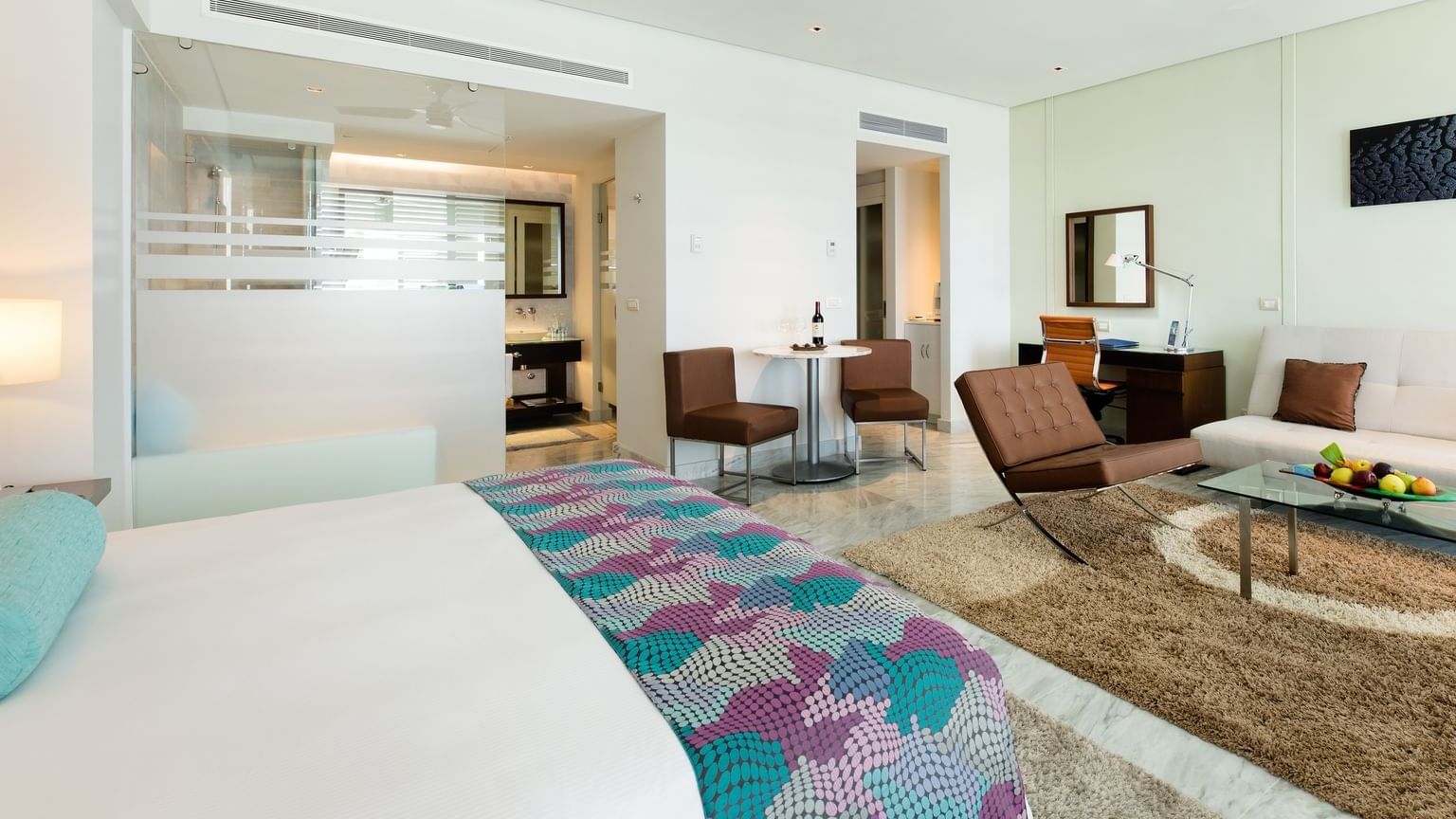 Cama y asientos, Junior Suite King, Vista Diamante, Palacio Mundo